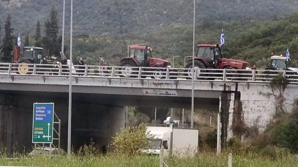 Έκλεισαν την εθνική οδό στο ύψος του Μπράλου, οι αγρότες (ΒΙΝΤΕΟ)