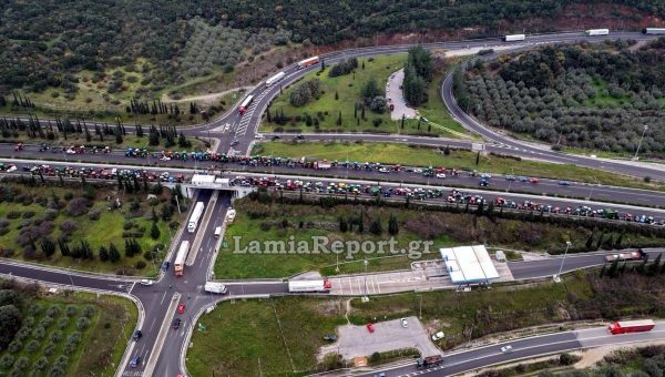 Αγρότες: Πανικός στους δρόμους λόγω των κινητοποιήσεων – Εκτροπές κυκλοφορίας στο εθνικό οδικό δίκτυο σε Κάστρο Βοιωτίας και Μαρτίνο