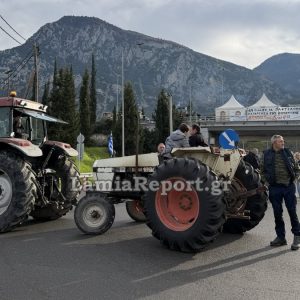 Μπάχαλο με τα μπλόκα των αγροτών για την έξοδο των Χριστουγέννων