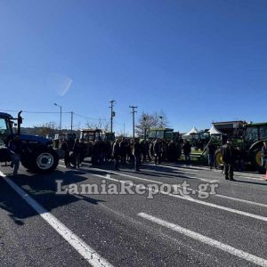 Εκπρόσωποι από 40 μπλόκα στη Νίκαια Λάρισας αποφασίζουν για τη στάση τους και τη συνάντηση με Μητσοτάκη