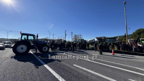 Εκπρόσωποι από 40 μπλόκα στη Νίκαια Λάρισας αποφασίζουν για τη στάση τους και τη συνάντηση με Μητσοτάκη