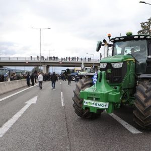 Μητσοτάκης σε αγρότες: Διάλογος αλλά με ανοικτούς δρόμους – Υπάρχει κίνδυνος να στραφούν κομμάτια της κοινωνίας απέναντί τους