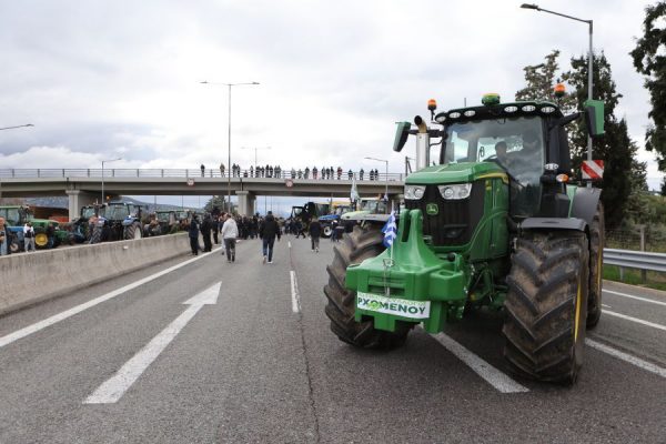 Μητσοτάκης σε αγρότες: Διάλογος αλλά με ανοικτούς δρόμους – Υπάρχει κίνδυνος να στραφούν κομμάτια της κοινωνίας απέναντί τους