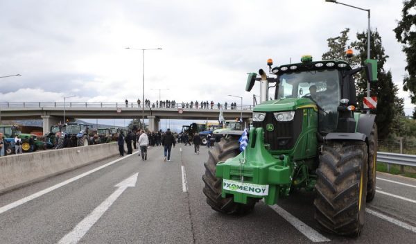 Μητσοτάκης σε αγρότες: Διάλογος αλλά με ανοικτούς δρόμους – Υπάρχει κίνδυνος να στραφούν κομμάτια της κοινωνίας απέναντί τους