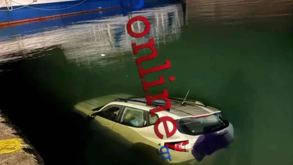 Αυτοκίνητο έπεσε μέσα στην θάλασσα Εύβοια - Λιμενικός βούτηξε και έσωσε δύο παιδιά και δύο ακόμη επιβάτες