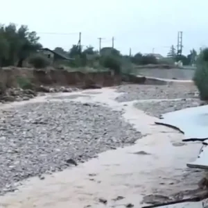 Κακοκαιρία Byron: Δρόμος εξαφανίστηκε στη Νέα Πέραμο – Συγκλονιστικές εικόνες