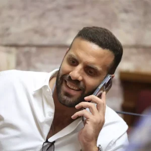 Άγριο επεισόδιο στο Στρασβούργο, ο ευρωβουλευτής του ΣΥΡΙΖΑ Νίκος Παππάς χτύπησε τον δημοσιογράφο Νίκο Γιαννόπουλο - Υπεβλήθη μήνυση