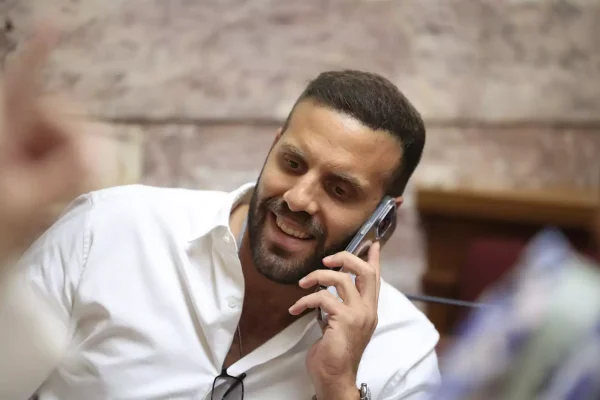 Άγριο επεισόδιο στο Στρασβούργο, ο ευρωβουλευτής του ΣΥΡΙΖΑ Νίκος Παππάς χτύπησε τον δημοσιογράφο Νίκο Γιαννόπουλο - Υπεβλήθη μήνυση