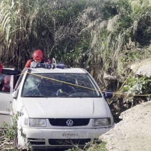 Λαμία: Απεγκλωβισμός και διάσωση ατόμου που παρασύρθηκε με το αυτοκίνητό του στον Ξηριά