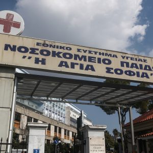 Στο νοσοκομείο 14χρονη που έλεγε τα κάλαντα και τραυματίστηκε με πατίνι - Πώς έγινε το ατύχημα