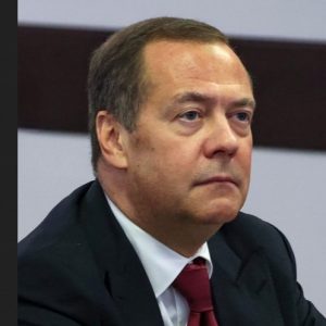 Σφοδρή επίθεση Μεντβέντεφ στον Ζελένσκι: Είναι βρωμερός, πρέπει να κρύβεται για το υπόλοιπο της ζωής του