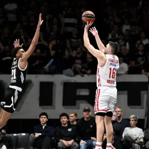 Η σημαντική παρέμβαση του Παπανικολάου στο τελευταίο τάιμ άουτ του Ολυμπιακού στην Μπολόνια