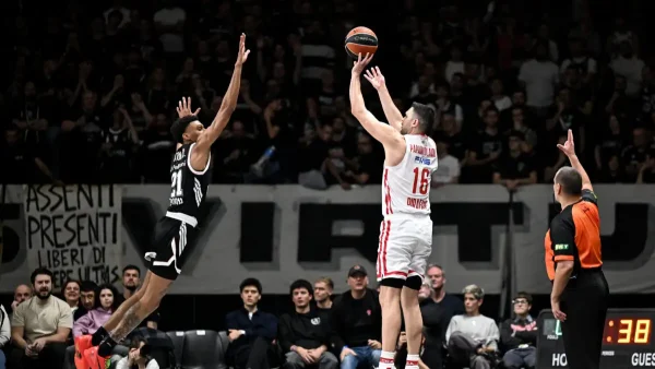 Η σημαντική παρέμβαση του Παπανικολάου στο τελευταίο τάιμ άουτ του Ολυμπιακού στην Μπολόνια