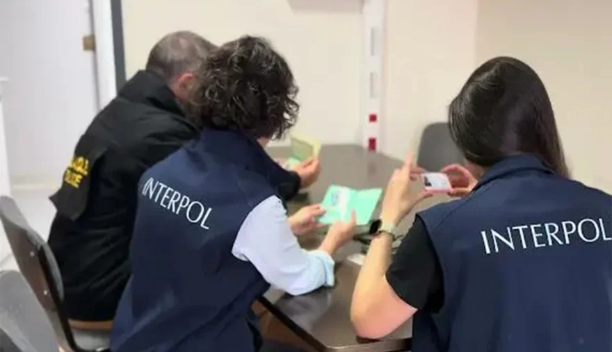 Έφερναν ανήλικους αλλοδαπούς από το εξωτερικό και τους εξανάγκαζαν να πουλούν λαθραία καπνικά για να καλύψουν τα χρέη τους