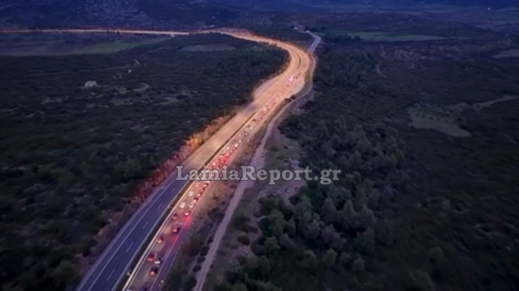 «Σημειωτόν» οι εξοδούχοι των Χριστουγέννων στην Αθηνών - Λαμίας. Δείτε βίντεο από το ύψος της Υλίκης