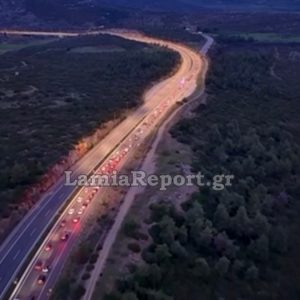 «Σημειωτόν» οι εξοδούχοι των Χριστουγέννων στην Αθηνών - Λαμίας. Δείτε βίντεο από το ύψος της Υλίκης