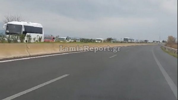 Εθνική οδός: Ταλαιπωρία οδηγών με ουρές χιλιομέτρων έξω από τη Λαμία (BINTEO)