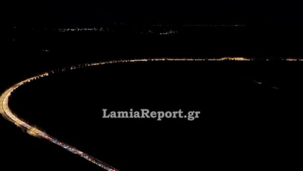 Νέο ΒΙΝΤΕΟ: Χαμός στην εθνική οδό - Ουρές χιλιομέτρων με μποτιλιαρισμένα αυτοκίνητα - Εικόνες από drone