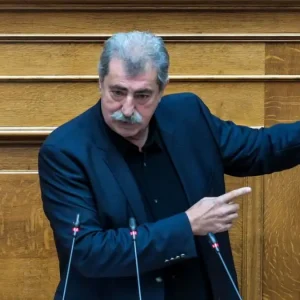 Πολάκης – Παπαθανάσης: Κόντρα στη Βουλή για τον Πιερρακάκη στο Eurogroup