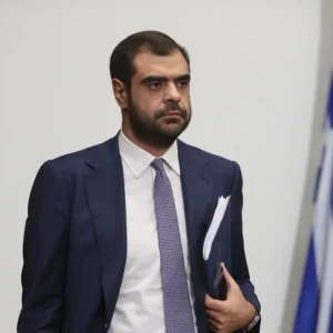 Μαρινάκης σε αγρότες: Στις 3 το μεσημέρι η απάντηση της κυβέρνησης στα αιτήματά τους