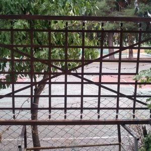 Ντιβάνια αντί για περίφραξη