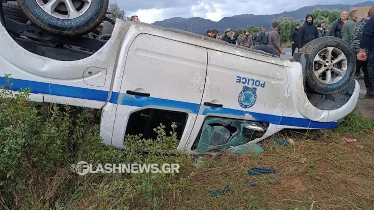 Σε πολιορκία τα αεροδρόμια της Κρήτης: Διέλυσαν περιπολικό στα Χανιά, 2 τραυματίες στα επεισόδια - Δακρυγόνα, ένταση και πετροπόλεμος στο Ηράκλειο