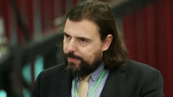 Τα «μαζεύει» ο Πέτρος Παππάς μετά την αποθέωση στον Άδωνι Γεωργιάδη – «Μήνυμα» στον βουλευτή του ΠΑΣΟΚ από τη Χαριλάου Τρικούπη