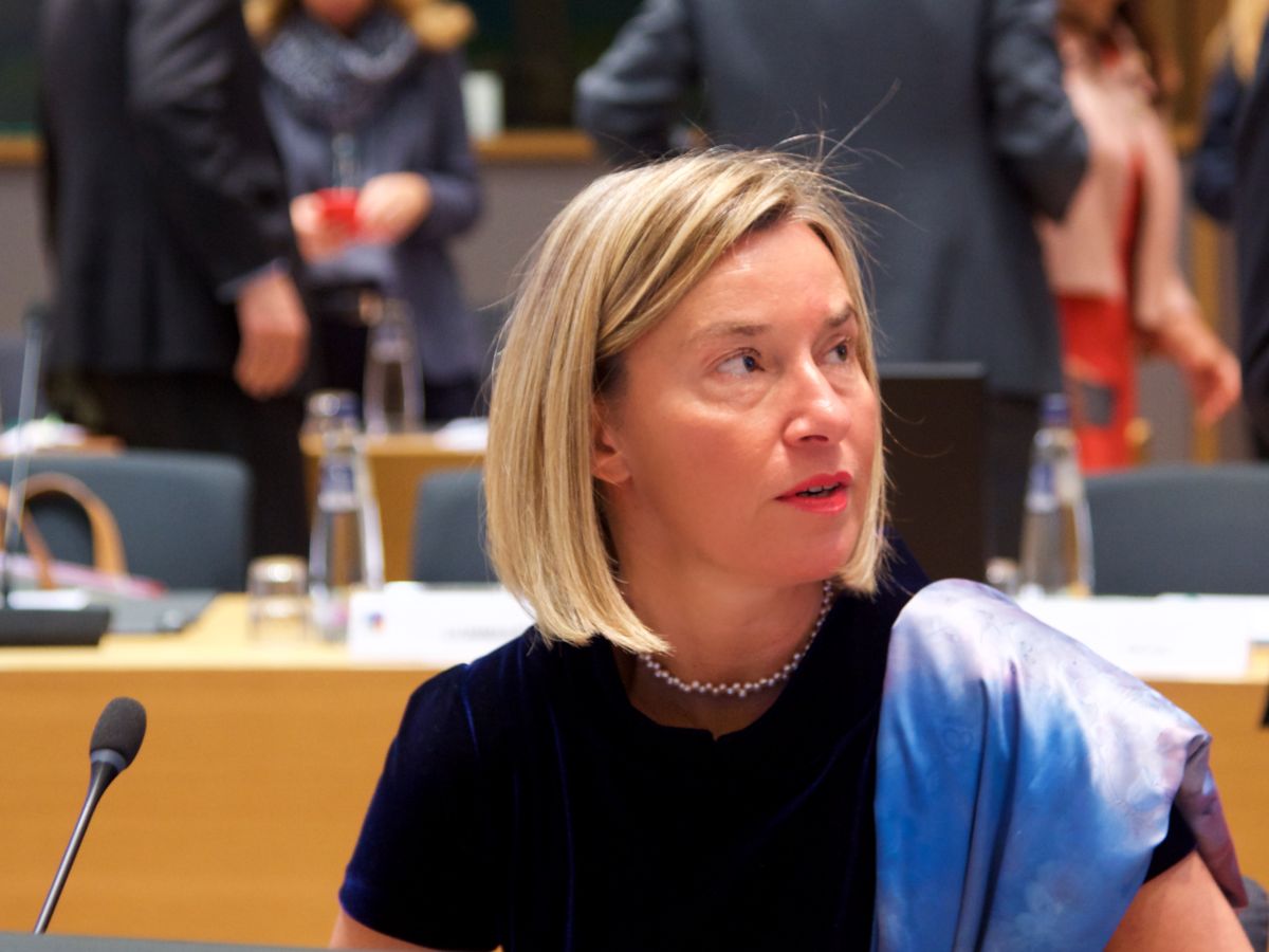 Η Φεντερίκα Μογκερίνι μίλησε με πλήρη διαφάνεια και με ηρεμία στις αρχές της ΕΕ για την υπόθεση διαφθοράς, λέει η δικηγόρος της