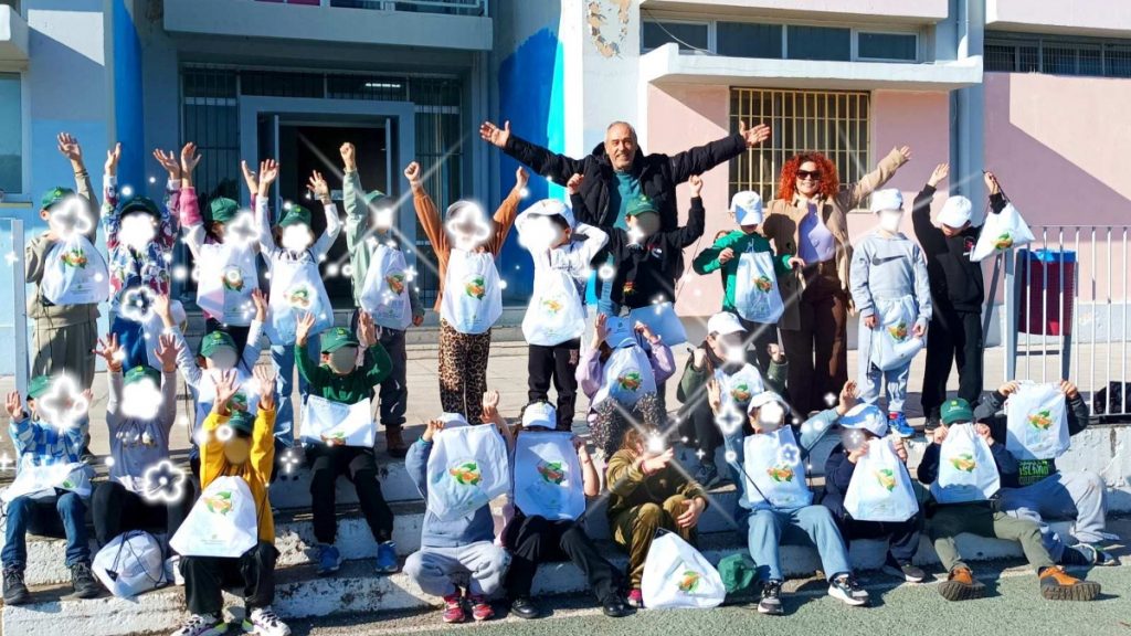 Στην αυλή του 7ου Δημοτικού Σχολείου Θήβας μεγαλώνουν οι μικροί ήρωες της ανακύκλωσης