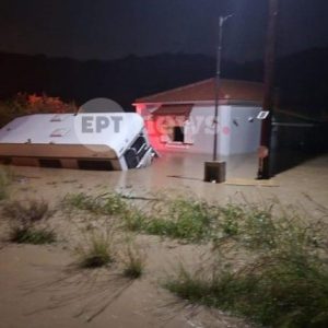 Φοινικούντα: Γερμανοί τουρίστες με τα σκυλιά τους, βγήκαν από τα παράθυρα όταν πλημμύρισε το τροχόσπιτό τους