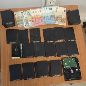 Μπαράζ ελέγχων από την ΕΛ.ΑΣ. για τον παράνομο εορταστικό τζόγο  –  Έφοδος σε δύο στέκια παράνομου τζόγου σε Κερατσίνι και Θεσσαλονίκη – Ποιες ποινές αντιμετωπίζουν οι παραβάτες