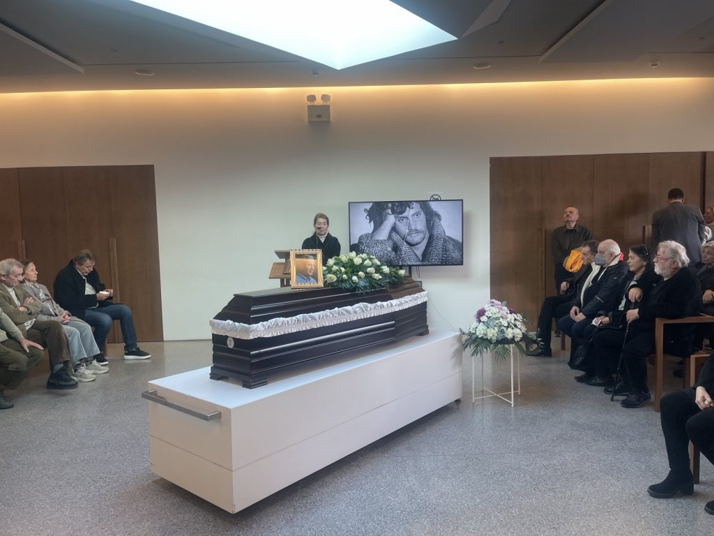 Στο Αποτεφρωτήριο Ριτσώνας το «τελευταίο αντίο» στον Αλμπέρτο Εσκενάζυ