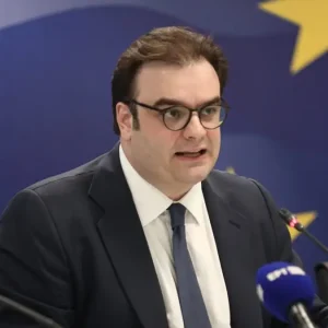 Bloomberg: Συμβολική η μάχη του Πιερρακάκη για το Eurogroup – Από την κρίση στην ηγεσία περνάει η Ελλάδα