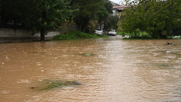 Σε Αττική και Εύβοια τα υψηλότερα ύψη βροχής της ημέρας - Πολύ νερό και στη Λοκρίδα