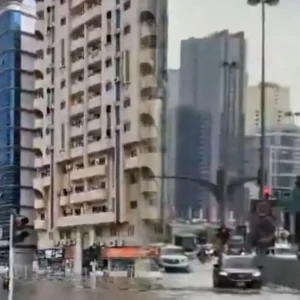 Κατακλυσμός «χτυπά» ξανά τα Εμιράτα: Πλημμύρες σε Ντουμπάι και Άμπου Ντάμπι – Δρόμοι ποτάμια και ακυρώσεις πτήσεων