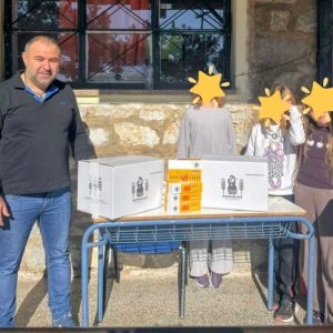 Μια πολύ γλυκιά κίνηση αγάπης γέμισε χαμόγελα τα σχολεία της Στυλίδας