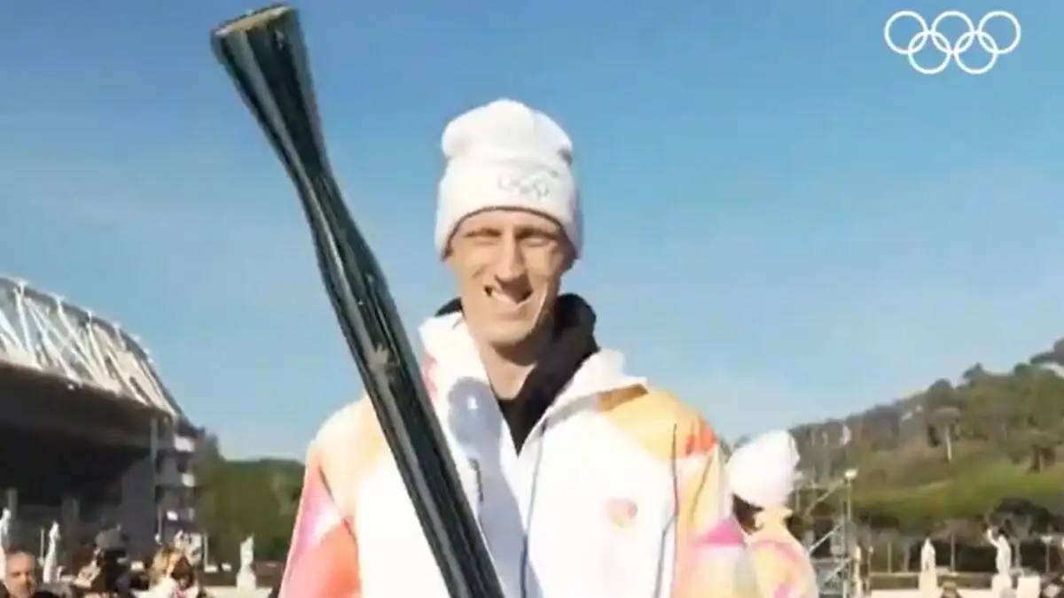 Ο Ακίλε Πολονάρα συμμετείχε στη λαμπαδηδρομία για τους Χειμερινούς Ολυμπιακούς Αγώνες 2026