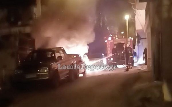 Στις φλόγες αυτοκίνητο στο Κριεκούκι - Την τελευταία στιγμή γλύτωσε ο οδηγός