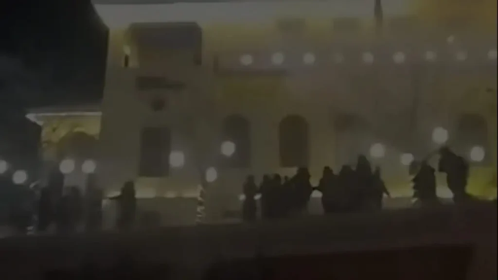 Κοζάνη: Πανικός από πυροτεχνήματα στη Χριστουγεννιάτικη γιορτή – Καταγγελίες για τραυματισμους, έφυγε τρέχοντας ο κόσμος