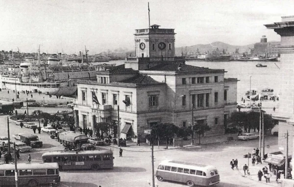 Σαν σήμερα γκρεμίστηκε το ρολόι του Πειραιά – Όταν η πόλη έχασε το σύμβολό της