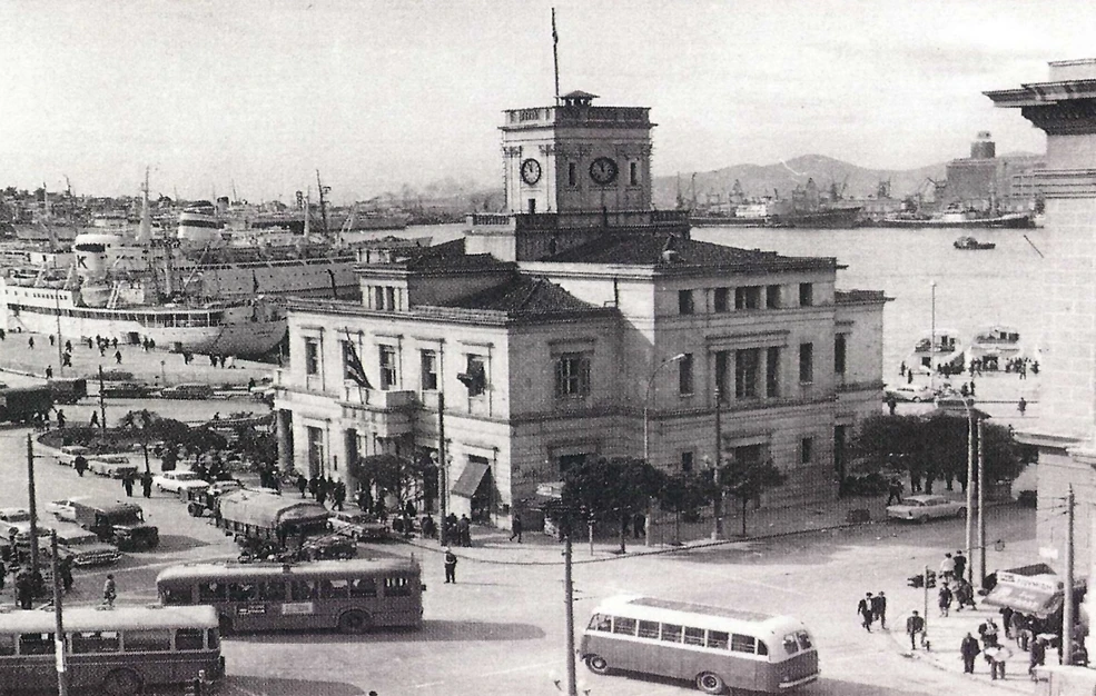 Σαν σήμερα γκρεμίστηκε το ρολόι του Πειραιά – Όταν η πόλη έχασε το σύμβολό της