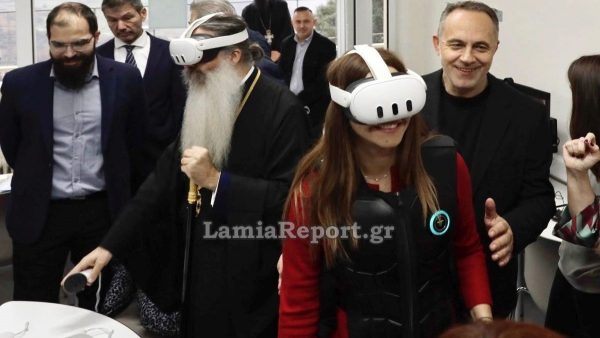 Υπάτη: Όταν ο Μητροπολίτης Φθιώτιδας και η Υπουργός Παιδείας έβαλαν τα VR - Δείτε ΒΙΝΤΕΟ