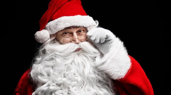 Απίστευτο, viral βίντεο: Ξύλο μεταξύ Άγιου Βασίλη, Spiderman και Μίκι Μάους