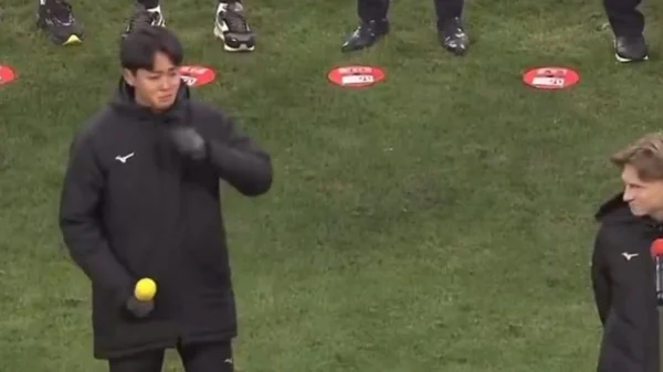 Βίντεο: Λύγισε ο μεταφραστής στο αντίο ποδοσφαιριστή σε ιαπωνικό σύλλογο