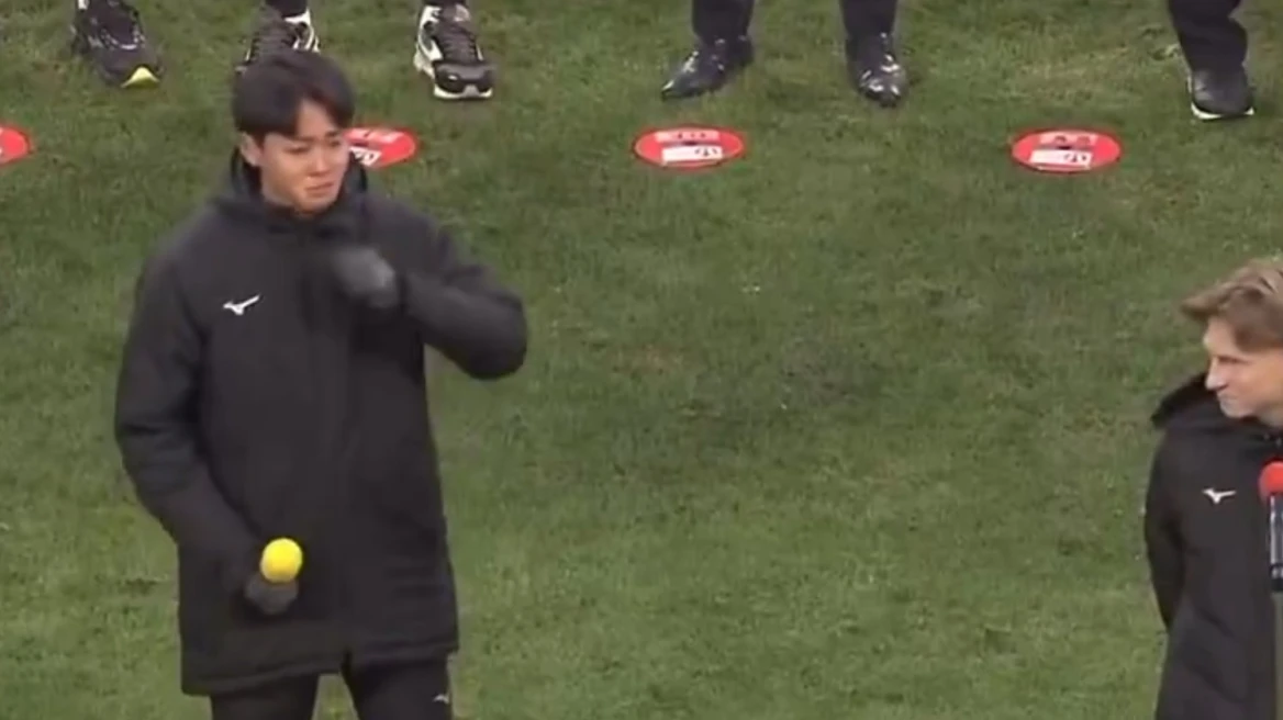 Βίντεο: Λύγισε ο μεταφραστής στο αντίο ποδοσφαιριστή σε ιαπωνικό σύλλογο