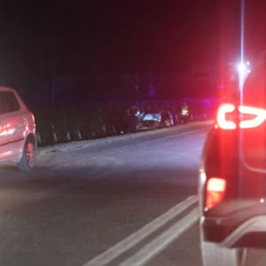 Σύγκρουση οχημάτων νωρίς το πρωί στη Λάρισα - Ένα αυτοκίνητο βρέθηκε εκτός δρόμου