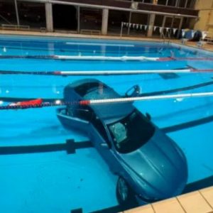 Γαλλία: Αυτοκίνητο έπεσε σε πισίνα με μητέρα και την 5χρονη κόρη της, η οδηγός μπέρδεψε το φρένο με το γκάζι
