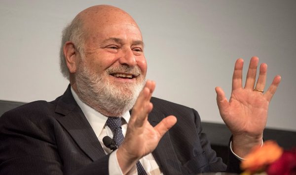 Ρομπ Ράινερ: Το δείπνο με τους Ομπάμα που δεν έγινε ποτέ και νέα στοιχεία για τον «καβγά» στο πάρτι – Βίντεο με τον γιο του να περιφέρεται κοντά στο σπίτι της τραγωδίας