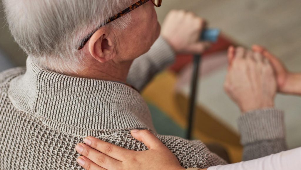 Ζητείται κυρία για την φύλαξη ηλικιωμένου