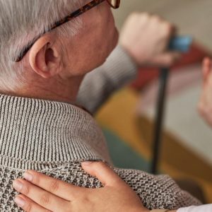 Ζητείται κυρία για την φύλαξη ηλικιωμένου